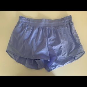 Lululemon Hotty Hot 4in shorts